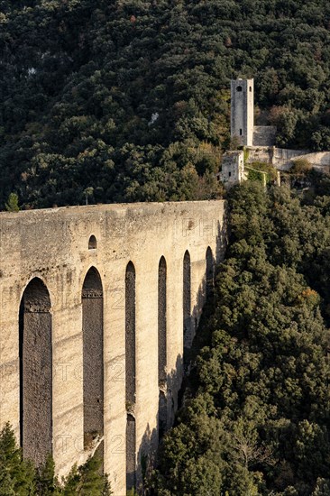 Spolète, Ponte delle Torri