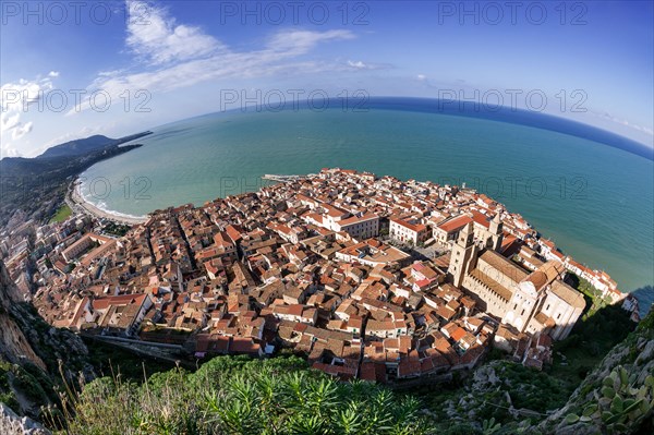 Vue de Cefalù depuis le château