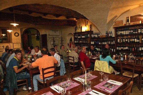 Bevagna, the "Bottega Di Piazza Onofri", wine shop and restaurant