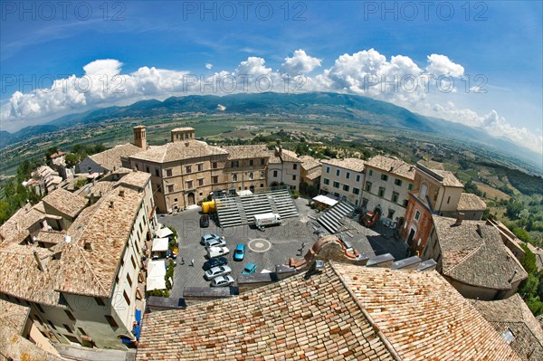 Montefalco, round square