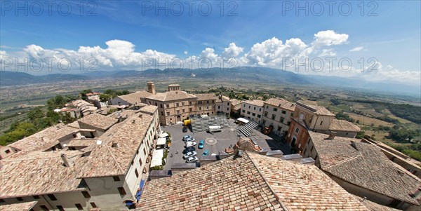 Montefalco, round square