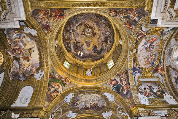 Church of Jesus, the interior: view of the dome