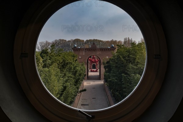 Fontanellato, Labirinto della Masone, by Franco Maria Ricci: a walkway