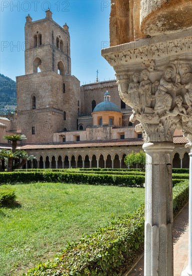 Monreale, Duomo: view of the cloister and the cathedral with the bell tower