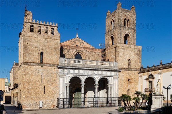 Monreale Cathedral: view of the facade and the square in front