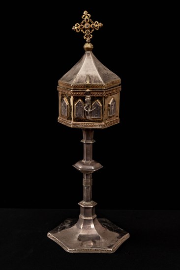 Monreale Cathedral, Diocesan Museum: polygonal pyx in gilded and embossed silver