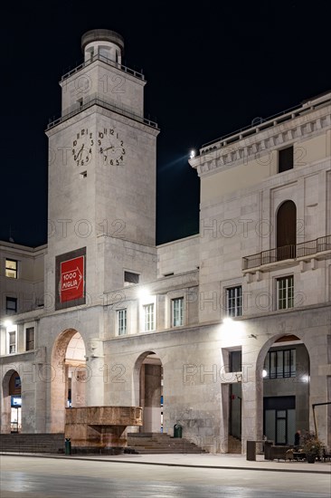 Brescia, piazza della Vittoria de nuit