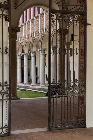 Ferrara, Palazzo Costabili o Palazzo di Ludovico il Moro