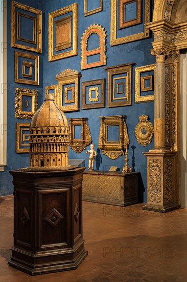 Museum Stefano Bardini: the room of collection of frames