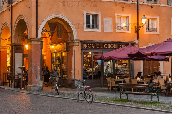 Dans les rues de Modène, en Italie