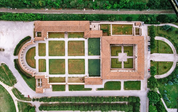 Vue aérienne du Palais Te à Mantoue