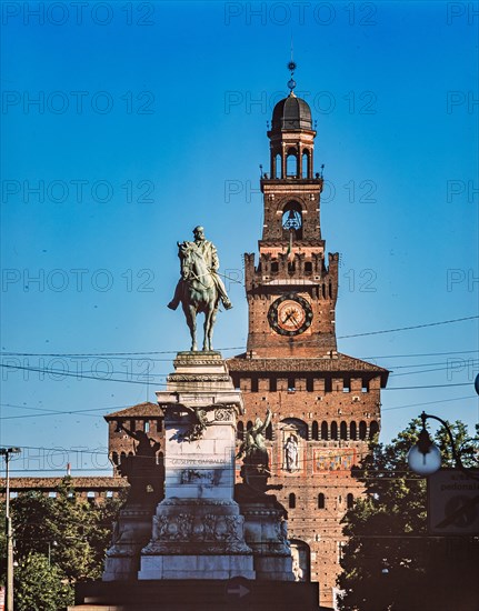 Cairoli Square in Milan