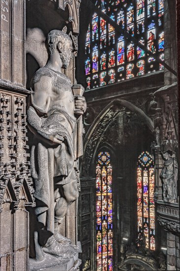 Dôme de Milan : pilastre du transept gauche