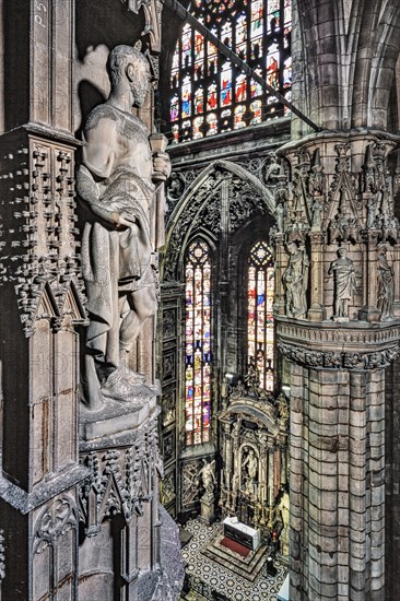 Dôme de Milan : pilastre du transept gauche