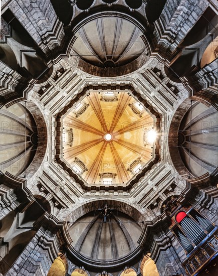 Intérieur de la basilique Saint-Laurent de Milan