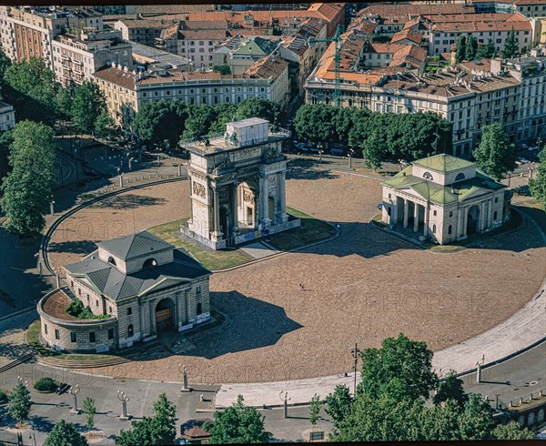 Veduta dell’Arco della Pace dalla Torre Branca.