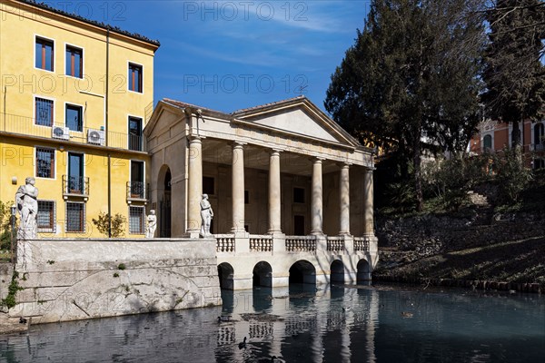 Salvi Gardens: Loggia Valmarana