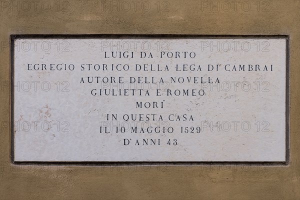 Vicenza: plaque dedicated to Luigi da Porto