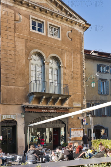 Piazza Vecchia: Bar Flora.
Bergamo (BG), Lombardia, Italia - Italy