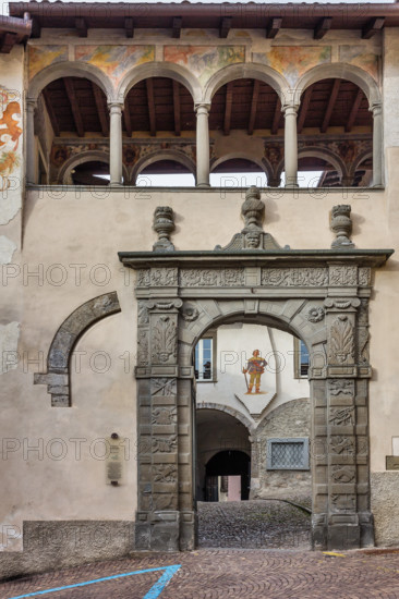 Clusone, Palazzo Comunale (edificato XI e XII secolo), facciata est: portale in pietra sormontato da loggetta affrescata (XVI secolo).

[ENG] 
Clusone, Palazzo Comunale (Town Hall), built in the XI and XII century), Eastern Façade: stone portal and a small loggia with frescoes (XVI century).
Clusone (BG), Lombardia - Lombardy, Italia - Italy
