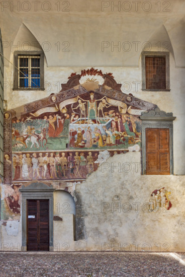 Clusone, Oratorio dei Disciplini o di San Bernardino, facciata: affreschi  "Trionfo della Morte" (parte alta) e "Danza Macabra" (parte bassa), 1485. Opera dell'artista clusonese Giacomo Borlone De Buschis.

[ENG] 
Clusone, Oratory of Disciplini or St. Bernardino, façade: frescoes with the Triumph of Death on the top and a Dance of Death (Macabre Dance) in the lower register (1485). All the frescoes are by Giacomo Borlone De Buschis.
Clusone (BG), Lombardia - Lombardy, Italia - Italy