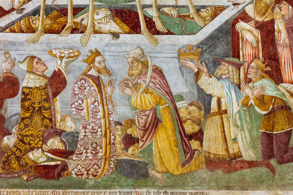 Clusone, Oratorio dei Disciplini o di San Bernardino, facciata: affreschi  "Trionfo della Morte" (parte alta) e "Danza Macabra" (parte bassa), 1485. Opera dell'artista clusonese Giacomo Borlone De Buschis.
Dettaglio del Trionfo della Morte: La Morte si trova sopra un sarcofago al cui interno si trovano ormai privi di vita il Papa e l’Imperatore con intorno serpenti, rospi e scorpioni (simboli di superbia e morte improvvisa). La Morte tiene in mando grossi cartigli che ricordano che  tutti sono destinati a lasciare il mondo terreno.

[ENG] 
Clusone, Oratory of Disciplini or St. Bernardino, façade: frescoes with the Triumph of Death on the top and a Dance of Death (Macabre Dance) in the lower register (1485). All the frescoes are by Giacomo Borlone De Buschis.
Detail of the Triumph of Death standing on a sarcophagus where the dead Pope and the Emperor lie. Theay are surrounded by serpents, scorpions and toads (symbols of pride and sudden death). Death hold big scrolls to remind ever...