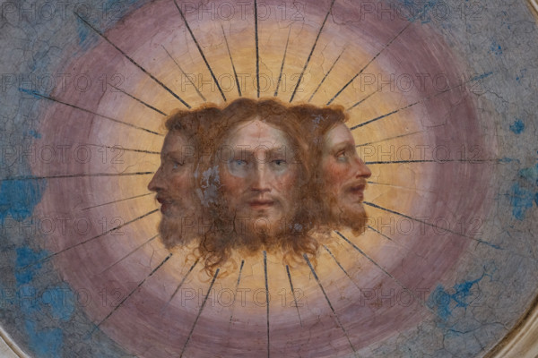 “Cenacolo”,  di Andrea del Sarto, affresco  (525x871 cm), databile al 1511-1527. L’opera è  conservata nel refettorio del monastero vicino alla chiesa di San Salvi a Firenze. Particolare di uno dei medaglioni del sottarco che rappresenta  la Trinità attraverso “il Trifrons”, uno dei simboli di fervente spiritualità reintrodotti dal Savonarola.
Andrea del Sarto probabilmente dipinse i medaglioni del sottarco con l’aiuto del collega di bottega Franciabigio.

[ENG]
“The Last Supper”, by Andrea del Sarto, fresco (525x871 cm), datable to 1511-1527. The work is preserved in the refectory of the monastery near the church of San Salvi in Florence. Detail of one of the medallions of the arch representing the Trinity through "the Trifrons", one of the symbols of fervent spirituality reintroduced by Savonarola.
Andrea del Sarto probably painted the medallions of the arch with the help of his workshop colleague Franciabigio.
Chiesa di San Salvi, Refettorio, Firenze (FI) - Florence, Toscana -...