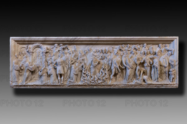 “Monumento funebre di San Giovanni Gualberto”, fondatore dell’Ordine Vallombrosano. Opera di Benedetto da Rovezzano, marmo bianco, 1505-13. Particolare del rilievo con “la prova del fuoco: S. Pietro Igneo passa attraverso il fuoco illeso dopo la benedizione di S. Giovanni Gualberto”.

[ENG]
The “funeral monument of San Giovanni Gualberto”, founder of the Vallombrosan Order. Artwork by Benedetto da Rovezzano, white marble, 1505-13. Detail of the relief with “the trial by fire: S. Pietro Igneo passes through the fire unharmed after the blessing of S. Giovanni Gualberto”.
Chiesa di San Salvi, Museo del C, Firenze (FI) - Florence, Toscana - Tuscany, Italia - Italy