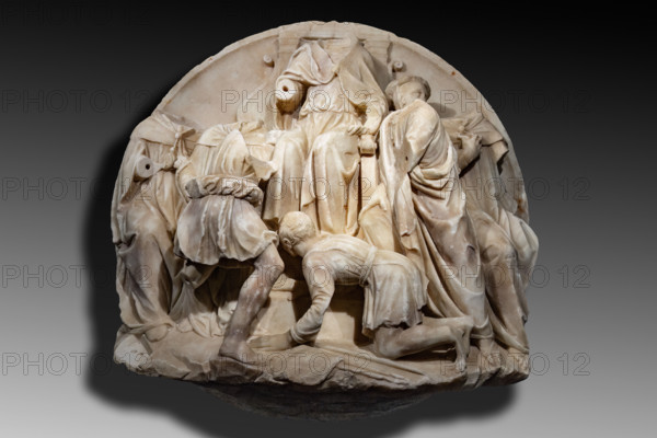 The “funeral monument of San Giovanni Gualberto”, founder of the Vallombrosan Order. Artwork by Benedetto da Rovezzano, white marble, 1505-13. Detail of the relief with “The Miraculous pike fishing in front of Leo X”.
Chiesa di San Salvi, Museo del C, Firenze (FI) - Florence, Toscana - Tuscany, Italia - Italy