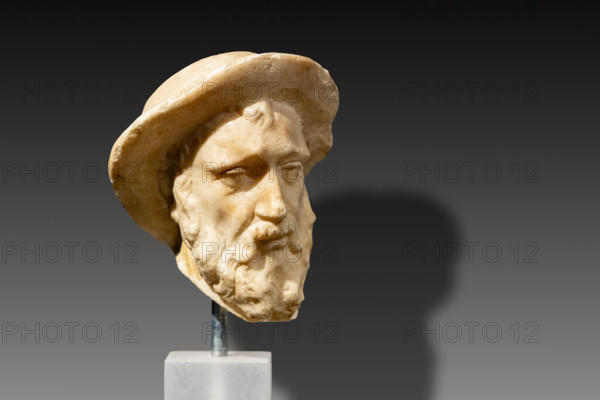 “Monumento funebre di San Giovanni Gualberto”, fondatore dell’Ordine Vallombrosano. Opera di Benedetto da Rovezzano, marmo bianco, 1505-13. Particolare di “testa di cardinale”.

[ENG]
The “funeral monument of San Giovanni Gualberto”, founder of the Vallombrosan Order. Artwork by Benedetto da Rovezzano, white marble, 1505-13. Detail of the relief with “The Head of a Cardinal”.
Chiesa di San Salvi, Museo del C, Firenze (FI) - Florence, Toscana - Tuscany, Italia - Italy