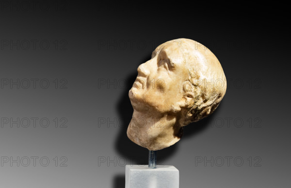 “Monumento funebre di San Giovanni Gualberto”, fondatore dell’Ordine Vallombrosano. Opera di Benedetto da Rovezzano, marmo bianco, 1505-13. Particolare di “testa di S. Giovanni Gualberto”.

[ENG]
The “funeral monument of San Giovanni Gualberto”, founder of the Vallombrosan Order. Artwork by Benedetto da Rovezzano, white marble, 1505-13. Detail of the relief with “The Head of St. Giovanni GUalberto”.
Chiesa di San Salvi, Museo del C, Firenze (FI) - Florence, Toscana - Tuscany, Italia - Italy