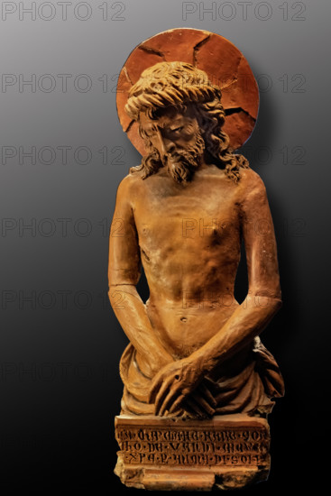“Cristo in pietà”, statua in terracotta di Michele di Niccolò da Firenze, detto Michele dello Scalcagna, 1438-43. 

[ENG]
“Man of Sorrows”, terracotta statue by Michele di Niccolò da Firenze, Known as Michele dello Scalcagna, 1438-43.
Chiesa parrocchiale di S. Michel, Villa Saviola (MN), Lombardia - Lombardy, Italia - Italy