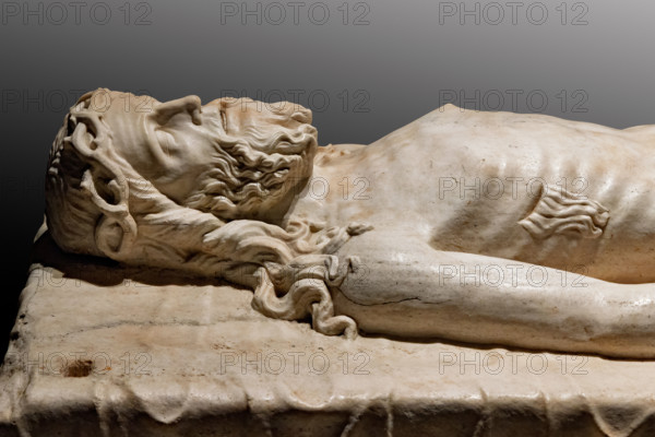 “Deposed Christ or Dead Christ”, marble statue by Jacopino da Tradate, 1420-30. The statue was probably part of a lamentation. Detail.
Chiesa di San Francesco, Casalmaggiore (CR), Lombardia - Lombardy, Italia - Italy