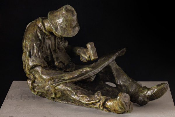 “L’automa” di Giuseppe Graziosi (1879 - 1942).
Bronzo, cm. 40 x 35 x 30.
Collezione Assicoop Unipol, inv. n° 801.
Collezione Assicoop - Unipol, Modena (MO), Emilia Romagna, Italia - Italy