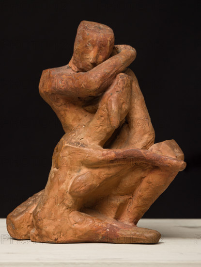 “Figura con animale” di Annibale Zucchini (FE 1891 - 1970).
Terracotta, cm. 20 x 18 x 8.
Collezione Assicoop, inv. n° 813.
Collezione Assicoop - Unipol, Modena (MO), Emilia Romagna, Italia - Italy