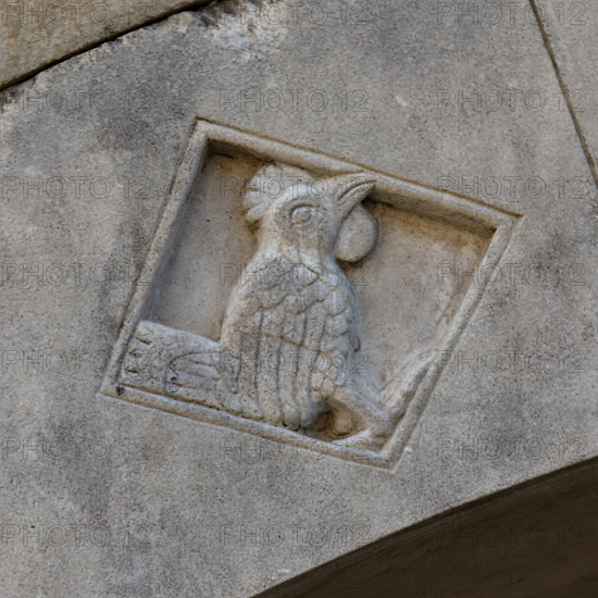 Fidenza, Duomo (Cattedrale di San Donnino), facciata, portale sinistro, protiro, serie di losanghe con allegorie delle virtù teologali e delle virtù cardinali: “la speranza”. 
Opera di Benedetto Antelami e bottega.

[ENG]
Fidenza, Duomo (St. Donnino Cathedral),facade, left portal, prothyrum, series of lozenges with allegories of the theological virtues and cardinal virtues: “Hope”.
Work by Benedetto Antelami and workshop.
Cattedrale di San Donnino, Fidenza (PR), Emilia-Romagna, Italia - Italy