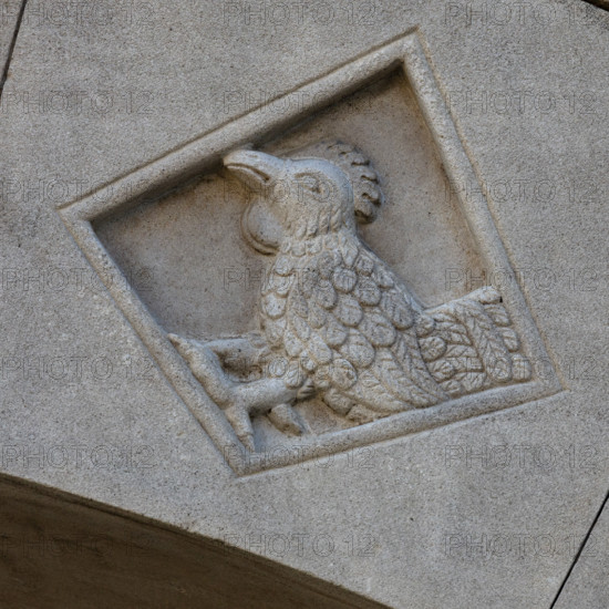 Fidenza, Duomo (Cattedrale di San Donnino), facciata, portale sinistro, protiro, serie di losanghe con allegorie delle virtù teologali e delle virtù cardinali: “la speranza”. 
Opera di Benedetto Antelami e bottega.

[ENG]
Fidenza, Duomo (St. Donnino Cathedral),facade, left portal, prothyrum, series of lozenges with allegories of the theological virtues and cardinal virtues: “Hope”.
Work by Benedetto Antelami and workshop.
Cattedrale di San Donnino, Fidenza (PR), Emilia-Romagna, Italia - Italy