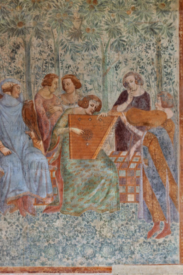 Pisa, Camposanto monumentale: ”Trionfo della Morte”, particolare degli affreschi di Buonamico Buffalmacco, 1336/1341. Particolare di scena cortese: “I dieci giovani nel verziere”. Brigata di giovani spensierati che si dedicano anche alla musica.

[ENG]
Pisa, Monumental Cemetery: "Triumph of Death," detail of the frescoes by Buonamico Buffalmacco, 1336/1341. A detail of a courtly scene: "The Ten Youths in the Garden." A group of carefree young people who also dedicate themselves to music.
Camposanto Monumentale, Pisa (PI), Toscana - Tuscany, Italia - Italy