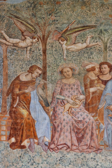 Pisa, Camposanto monumentale: ”Trionfo della Morte”, particolare degli affreschi di Buonamico Buffalmacco, 1336/1341. Particolare di scena cortese: “I dieci giovani nel verziere”. Sulla brigata di giovani spensierati volteggiano due Geni che rovesciano le fiaccole accese, sinistro presagio di morte.

[ENG]
Pisa, Monumental Cemetery: "Triumph of Death," detail of the frescoes by Buonamico Buffalmacco, 1336/1341. A detail of a courtly scene: "The Ten Youths in the Garden." Two Genies hover above the company of carefree youths, toppling lit torches, a sinister omen of death.
Camposanto Monumentale, Pisa (PI), Toscana - Tuscany, Italia - Italy