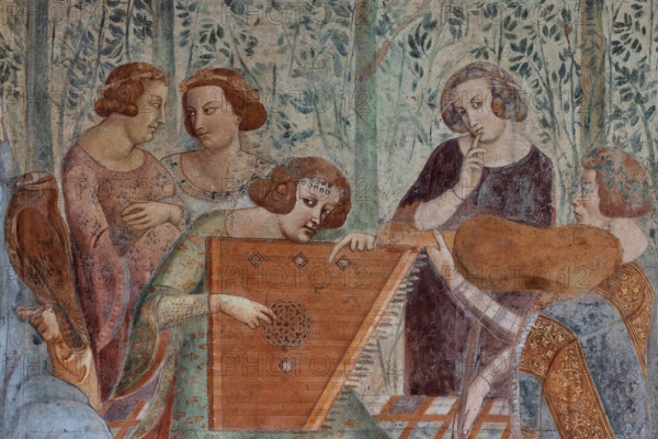 Pisa, Camposanto monumentale: ”Trionfo della Morte”, particolare degli affreschi di Buonamico Buffalmacco, 1336/1341. Particolare di scena cortese: “I dieci giovani nel verziere”. Brigata di giovani spensierati che si dedicano anche alla musica.

[ENG]
Pisa, Monumental Cemetery: "Triumph of Death," detail of the frescoes by Buonamico Buffalmacco, 1336/1341. A detail of a courtly scene: "The Ten Youths in the Garden." A group of carefree young people who also dedicate themselves to music.
Camposanto Monumentale, Pisa (PI), Toscana - Tuscany, Italia - Italy