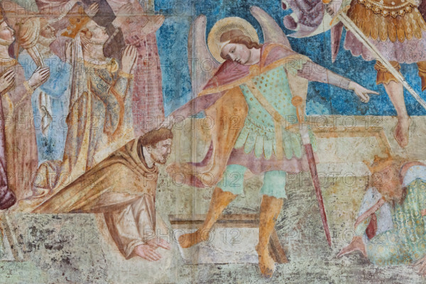 Pisa, Camposanto monumentale:
“Giudizio Universale”.  Affreschi di Buonamico Buffalmacco, 1336/1341.
Particolare con un monaco  che aveva recuperato la vita uscendo dalla tomba, sul lato dei giusti,  e che viene afferrato per i capelli da un arcangelo e riportato tra i dannati del gruppo di destra.

[ENG]
Pisa, Monumental Cemetery: "The Last Judgement”. Frescoes by Buonamico Buffalmacco, 1336/1341.
Detail of a monk who had recovered his life by emerging from the tomb on the side of the righteous, being grabbed by the hair by an archangel and brought back to the damned in the right group.
Camposanto Monumentale, Pisa (PI), Toscana - Tuscany, Italia - Italy