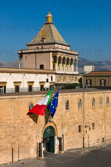 Palermo, Palazzo Reale o Palazzo dei Normanni: veduta della Torre di Porta Nuova.

[ENG]
Palermo, The Royal Palace or Palazzo dei Normanni (Palace of the Normans): view of the Porta Nuova Tower.
Palazzo Reale (Palazzo dei Norma, Palermo (PA), Sicilia - Sicily, Italia - Italy