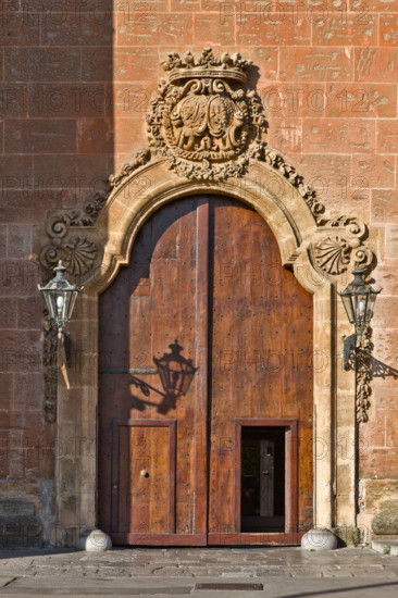 Palermo, Palazzo Reale o Palazzo dei Normanni, lato Nord Est:  un portale dell'ala rinascimentale.

[ENG]
Palermo, The Royal Palace or Palazzo dei Normanni (Palace of the Normans), North-East side: a portal of the Renaissance wing.
Palazzo Reale (Palazzo dei Norma, Palermo (PA), Sicilia - Sicily, Italia - Italy