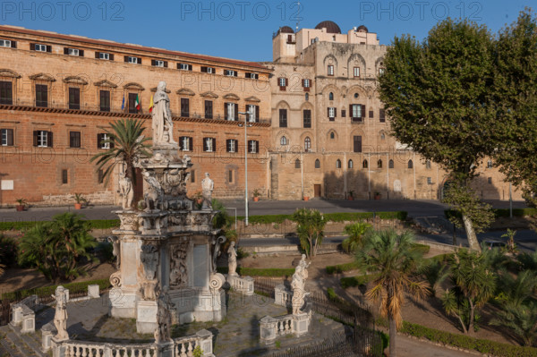 Palermo, Palazzo Reale o Palazzo dei Normanni, lato Nord Est: veduta dell'ala rinascimentale e della Torre Pisana dalla piazza del Parlamento.  In primo piano particolare del Teatro Marmoreo, opera di Gaspare Guercio, Carlo D'Aprile e Gaspare Serpotta, realizzata per celebrare la gloria di Filippo IV d'Asburgo, re di Spagna e di Sicilia, detto Filippo il Grande

[ENG]
Palermo, The Royal Palace or Palazzo dei Normanni (Palace of the Normans), North-East side: view of the Renaissance wing and the Pisan Tower from Parliament Square. In the foreground, detail of the Marble Theatre, by Gaspare Guercio, Carlo D'Aprile and Gaspare Serpotta, realized to celebrate the glory of Philip IV of Habsburg, king of Spain and Sicily, called Philip the Great.
Palazzo Reale (Palazzo dei Norma, Palermo (PA), Sicilia - Sicily, Italia - Italy