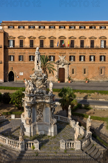 Palazzo Reale (Palazzo dei Normanni), fronte Nord-Est:
Palazzo Reale o "dei Normanni", Palermo (PA), Sicilia - Sicily, Italia - Italy