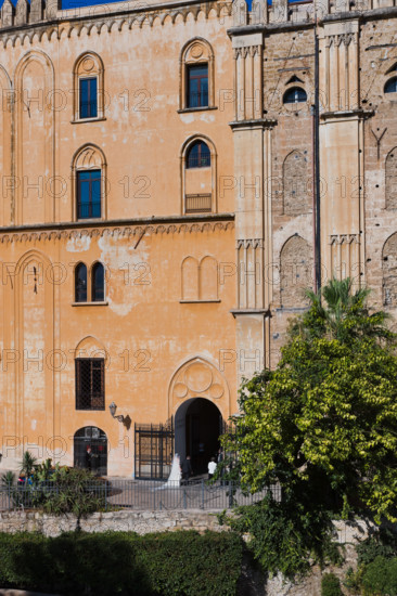 Palazzo Reale (Palazzo dei Normanni), fronte Sud-Ovest:
Palazzo Reale o "dei Normanni", Palermo (PA), Sicilia - Sicily, Italia - Italy