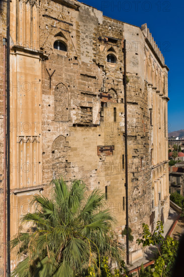 Palazzo Reale (Palazzo dei Normanni), fronte Sud-Ovest:
Palazzo Reale o "dei Normanni", Palermo (PA), Sicilia - Sicily, Italia - Italy