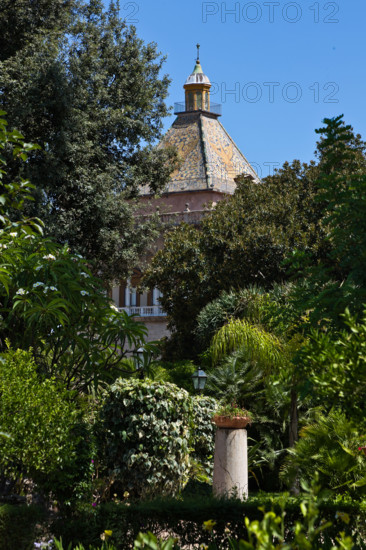 Palermo, Palazzo Reale o Palazzo dei Normanni, lato sud ovest, i giardini del Bastione di San Pietro: piante e alberi. Sullo sfondo, la Torre di Porta Nuova.

[ENG]
Palermo, The Royal Palace or Palazzo dei Normanni (Palace of the Normans), the South West side, the gardens of the St. Peter Bastion: plants and trees. In the background, the Porta Nuova Tower.
Palazzo Reale (Palazzo dei Norma, Palermo (PA), Sicilia - Sicily, Italia - Italy