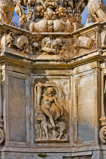 Palermo, Piazza del Parlamento:  il "Teatro Marmoreo",  monumento a Filippo V, prospiciente Palazzo Reale (o "dei Normanni"). Gruppo scultoreo monumentale, è opera dello scultore Gaspare Guercio, di Carlo D'Aprile e Gaspare Serpotta, realizzato per celebrare la gloria di Filippo IV d'Asburgo, re di Spagna e di Sicilia, detto Filippo il Grande. 
Intorno al piedistallo furono disposte le raffigurazioni delle quattro parti della Terra note a quei tempi (Europa, Asia, Africa e America), sulle quali il re di Spagna governava. Sul primo livello furono poste le statue dei quattro Mori, ovvero dei precedenti re dei Paesi andati sotto la sua dominazione. L'opera è adornata da targhe e stemmi dei maggiori casati della Sicilia. L'originaria statua di Filippo IV andò distrutta durante la rivoluzione siciliana del 1848 e fu sostituita nel 1856 dalla statua attuale in marmo che rappresenta il re Filippo V di Spagna e fu eseguita da Nunzio Morello.
Particolare.

[ENG]
Palermo, the Parliament Squ...