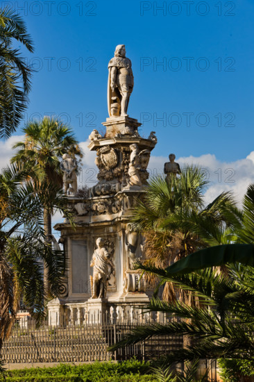 Palermo, Piazza del Parlamento:  il "Teatro Marmoreo",  monumento a Filippo V, prospiciente Palazzo Reale (o "dei Normanni"). Gruppo scultoreo monumentale, è opera dello scultore Gaspare Guercio, di Carlo D'Aprile e Gaspare Serpotta, realizzato per celebrare la gloria di Filippo IV d'Asburgo, re di Spagna e di Sicilia, detto Filippo il Grande. 
Intorno al piedistallo furono disposte le raffigurazioni delle quattro parti della Terra note a quei tempi (Europa, Asia, Africa e America), sulle quali il re di Spagna governava. Sul primo livello furono poste le statue dei quattro Mori, ovvero dei precedenti re dei Paesi andati sotto la sua dominazione. L'opera è adornata da targhe e stemmi dei maggiori casati della Sicilia. L'originaria statua di Filippo IV andò distrutta durante la rivoluzione siciliana del 1848 e fu sostituita nel 1856 dalla statua attuale in marmo che rappresenta il re Filippo V di Spagna e fu eseguita da Nunzio Morello.
Particolare.

[ENG]
Palermo, the Parliament Squ...